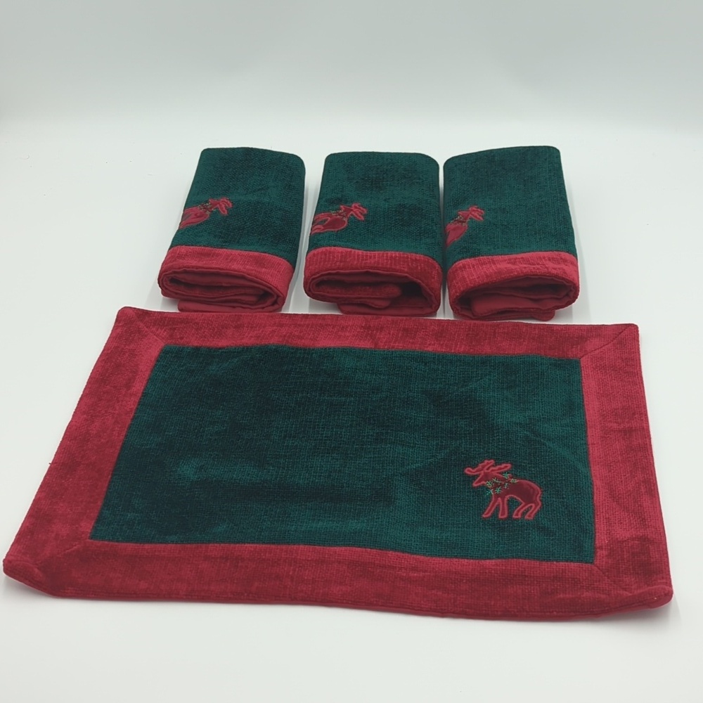 Vintage Moose Place Mat Embroidered Red Green Set Of 4 Chenille Cotton 13x7